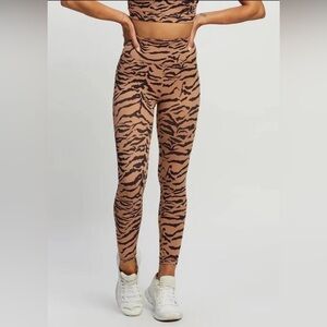 Allfenix Tiger Printed 7/8 legging size large